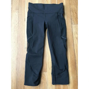 Lululemon Home Stretch Crop 19” Medium Rise Size 4